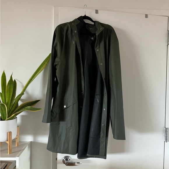 Rains jacket-Long Jacket is a longer version of Rains' classic design, Jacket. - Picture 3 of 4